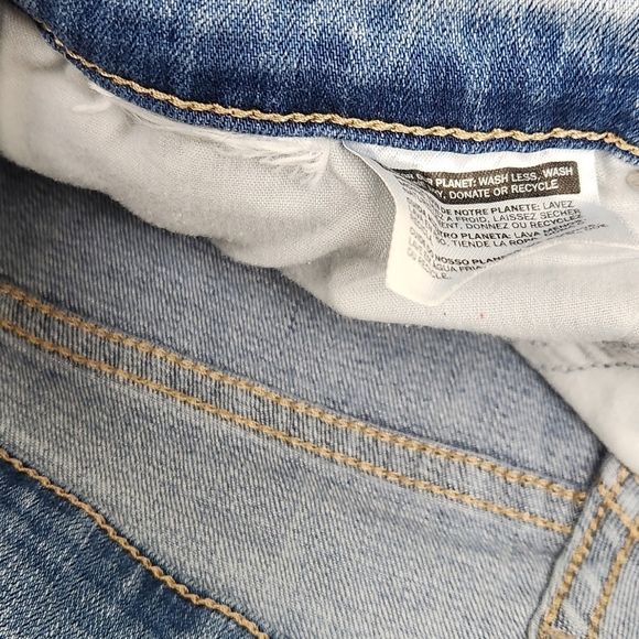 Levis Bermuda Stretch Medium Wash Denim Shorts. Size 29. - Picture 4 of 9